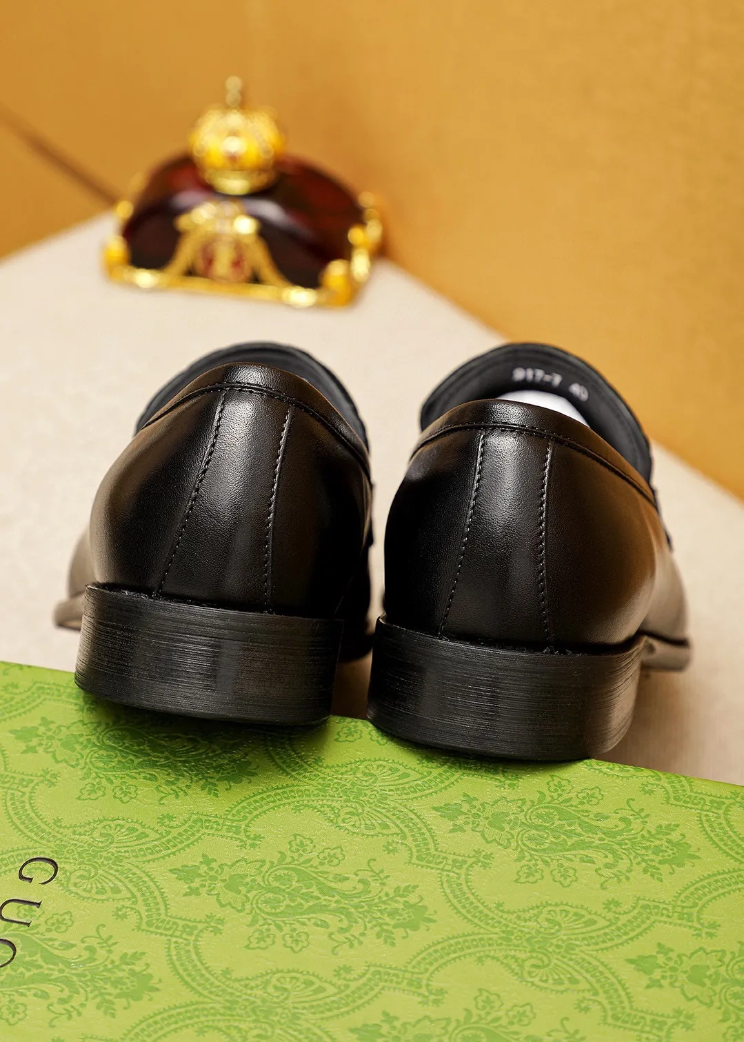 Men's shoes 💰400 💐 Product trademark: GUCCI "Gucci" casual leather shoes Regular size: 39-44 (38.45.46🉑️Customized) Product materials: Selected imported first-layer calfskin embossed upper + original hardware buckle, imported 🐑 sheepskin lining. Strong three-dimensional visual effect, combined outsole Color: 1⃣️color optional